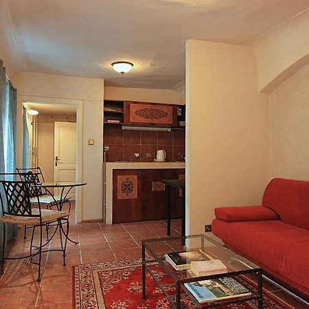 Cool 1 Bedroom Prokopska Apartment In Mala Strana Прага Екстер'єр фото